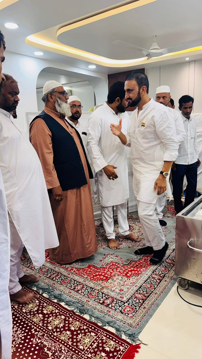 Bavazir_network's tweet image. #Congress Leader  #MohammedFerozKhan Visits At MLA #MajidHussain residence over the death of Majid Hussain&apos;s father and pays his condolences