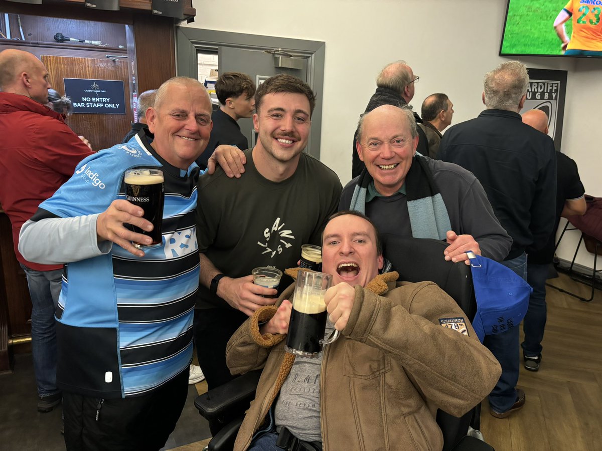 Great to see <a href="/3ofarugbykind/">Graemejeremyhywel</a> after the game yesterday 🏉 Thank you for the sponsorship this season 🔵⚫️

<a href="/Cardiff_RFC/">Cardiffrfc</a>
