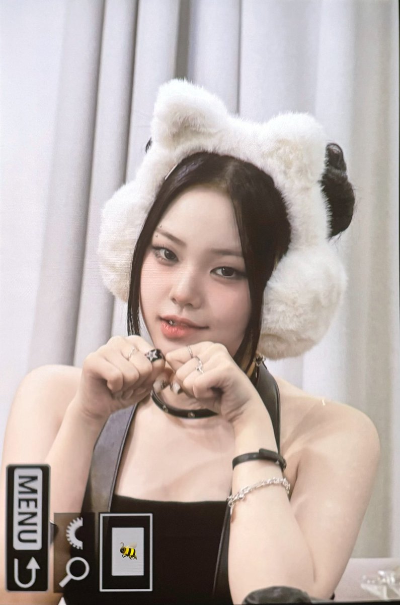 241201 프리뷰 🐱😼

#보은 #BOEUN
#클라씨 #CLASSy