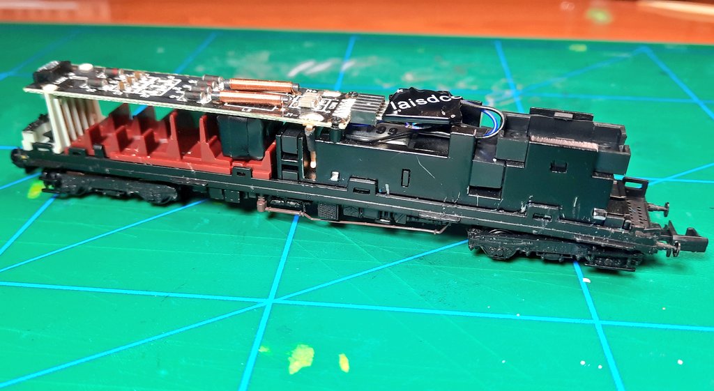 RTSmodelrail's tweet photo. Fitting a Lais decoder and stay alive capacitor in a class 101 DMU chassis. https://t.co/gQfWvqGDkn