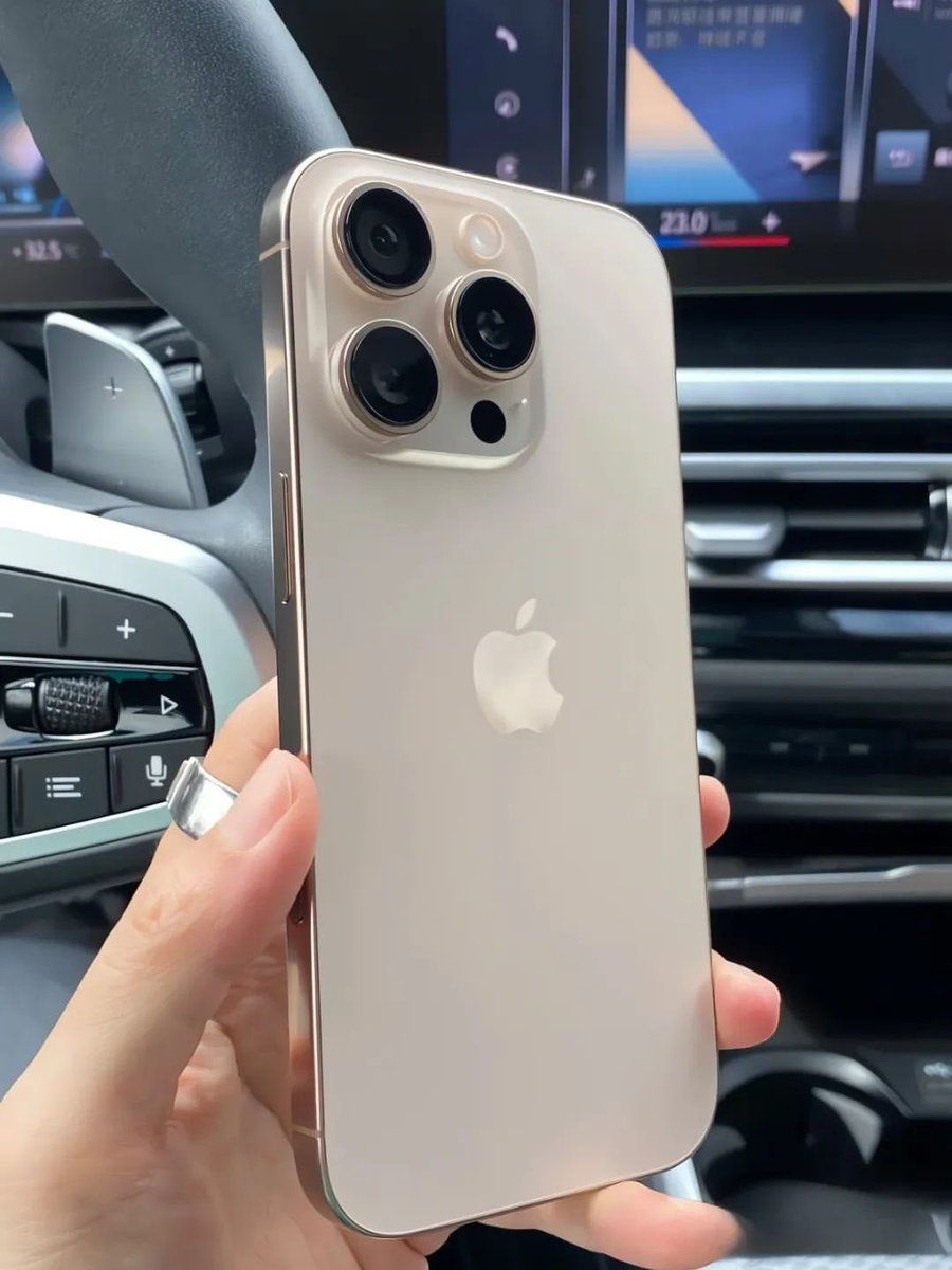 arslan_hun_'s tweet photo. Which iPhone are you using now? https://t.co/nbSbN49YgT