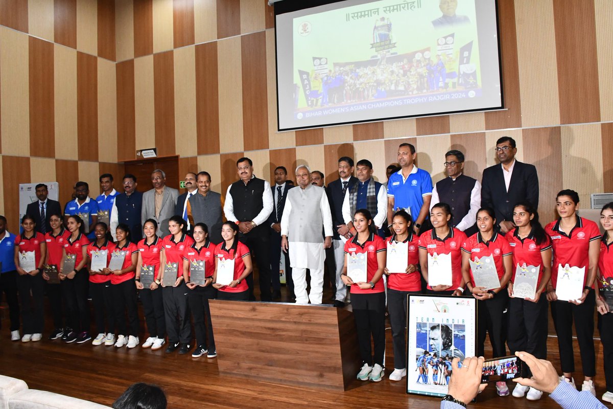TheHockeyIndia's tweet photo. Some 📸 from the felicitation ceremony for the Indian Women's team for winning the Bihar Women's Asian Champions Trophy, 2024 awarded by the Honourable Chief Minister of Bihar, Shri Nitish Kumarji here in Patna today.
#BWACT2024 #IndiaKaGame #hockeyindia https://t.co/iIOllV8lFn