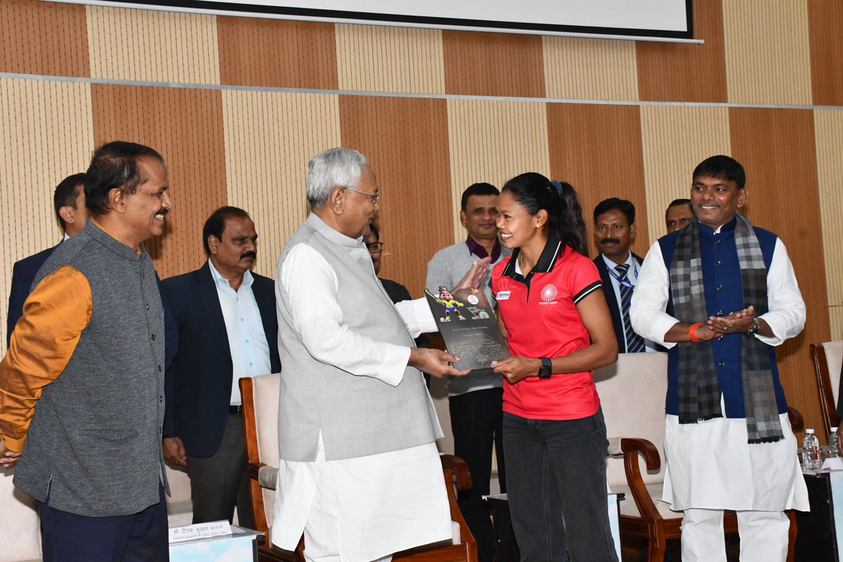 TheHockeyIndia's tweet photo. Some 📸 from the felicitation ceremony for the Indian Women's team for winning the Bihar Women's Asian Champions Trophy, 2024 awarded by the Honourable Chief Minister of Bihar, Shri Nitish Kumarji here in Patna today.
#BWACT2024 #IndiaKaGame #hockeyindia https://t.co/iIOllV8lFn