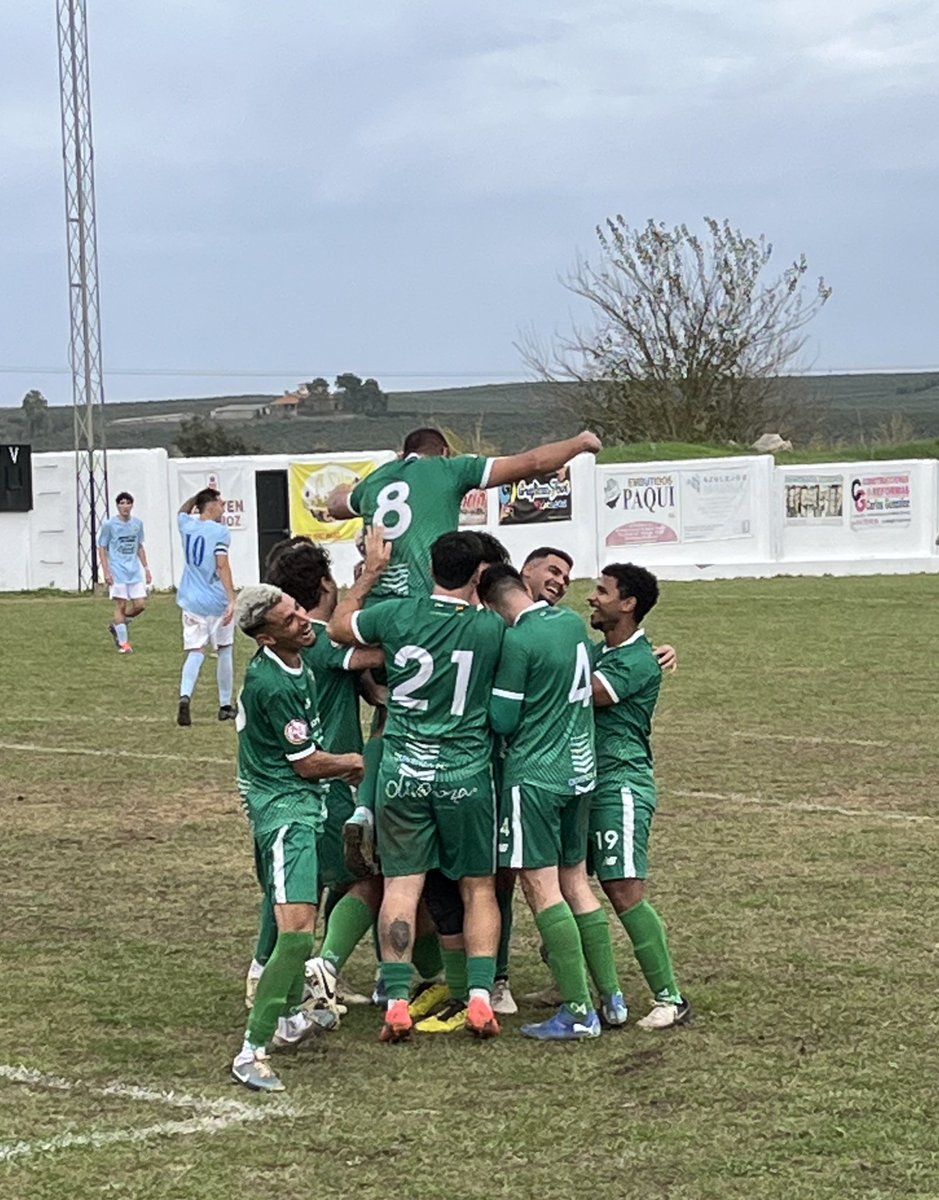 ¡GOOOOOOOOOL!!! ⚽️
GOLAZO DE CHILENA de ZEUS
Para poner el marcador en 4-1
¡Vamos! 💚💚

#UDSanFrancisco