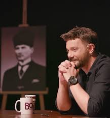 Mehmet Metiner: 
"Siz Suriye’ye sığınmak zorunda kalsaydınız;
Suriye halkının size nasıl davranmasını isterdiniz...?!"

Oğuzhan Uğur: 
"Hocam biz Türk’üz. 
Ya özgürüz ya ölürüz. 
Bu soruyu kendinize sorun..."