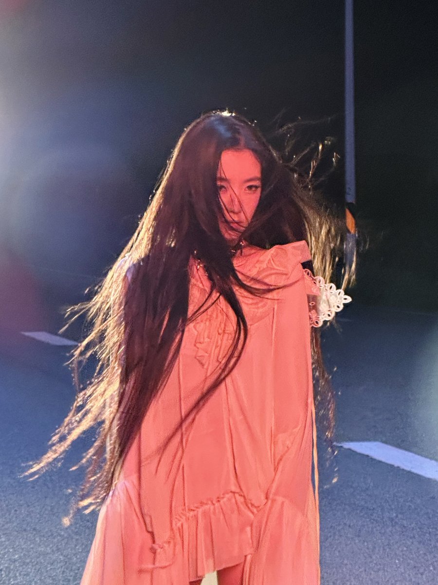RVsmtown's tweet photo. 용기 내어 다가선 그때

#아이린 #IRENE
#LikeAFlower #IRENE_LikeAFlower
#레드벨벳 #RedVelvet https://t.co/eFMLsq1Es7