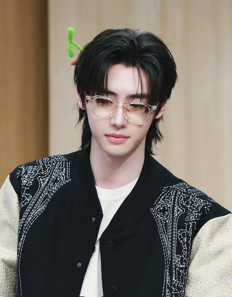 hoonsbbyy's tweet photo. mullet                                         mullet
sunghoon                             sunghoon in 
                                                       specs https://t.co/3pe6bgDKzH