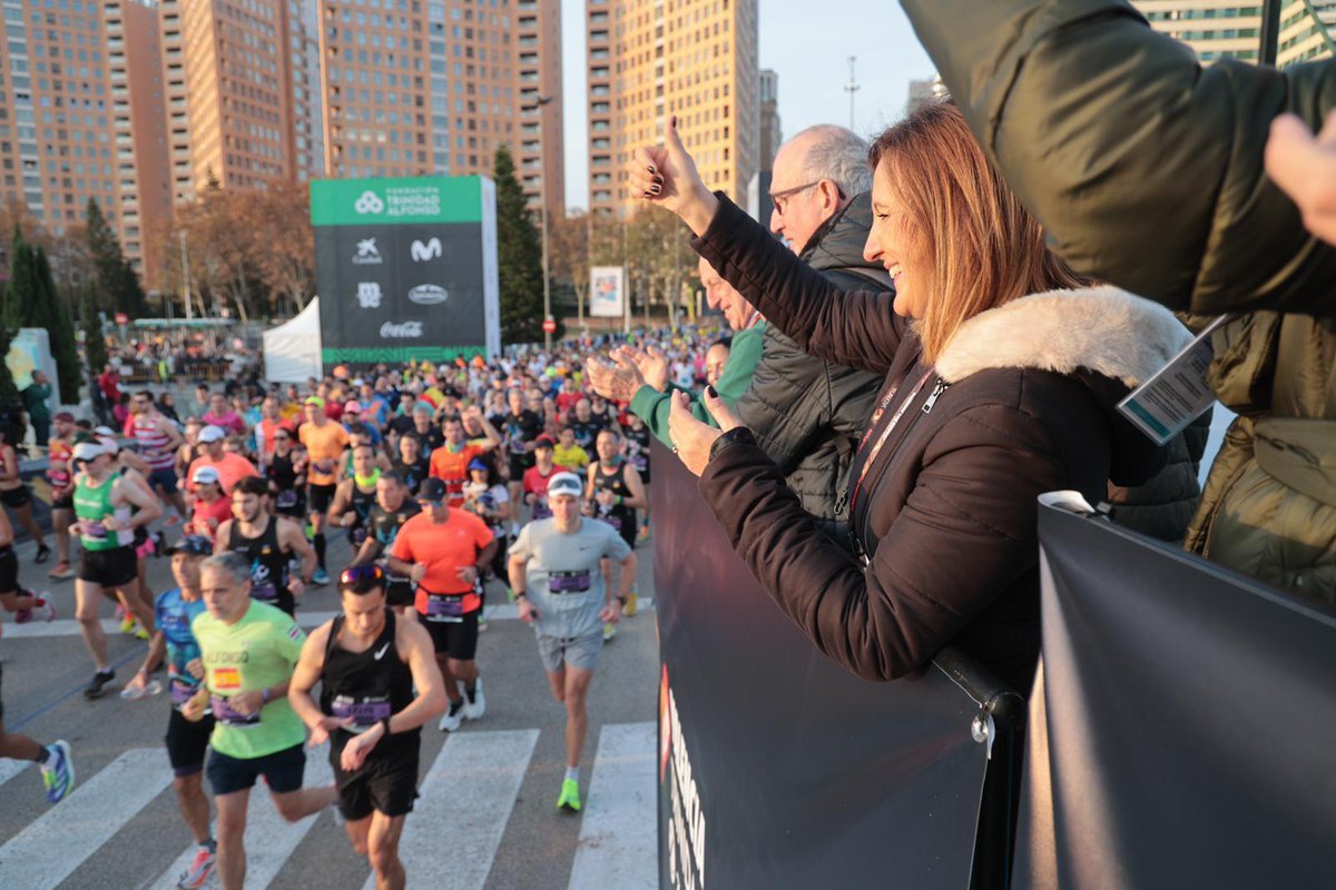 AjuntamentVLC's tweet image. 🔶Assistim a l'eixida i l'arribada de la #MaratónValència 🏅!

👟 Vora 35.000 persones🏃‍♀️🏃🏼 han participat en la prova que té l'etiqueta de platino de la #IAAF i és una de les 5 millors maratons del món🌍 .

🤝 Una marea solidària pels qui han patit per la #DANA.

#42KValència