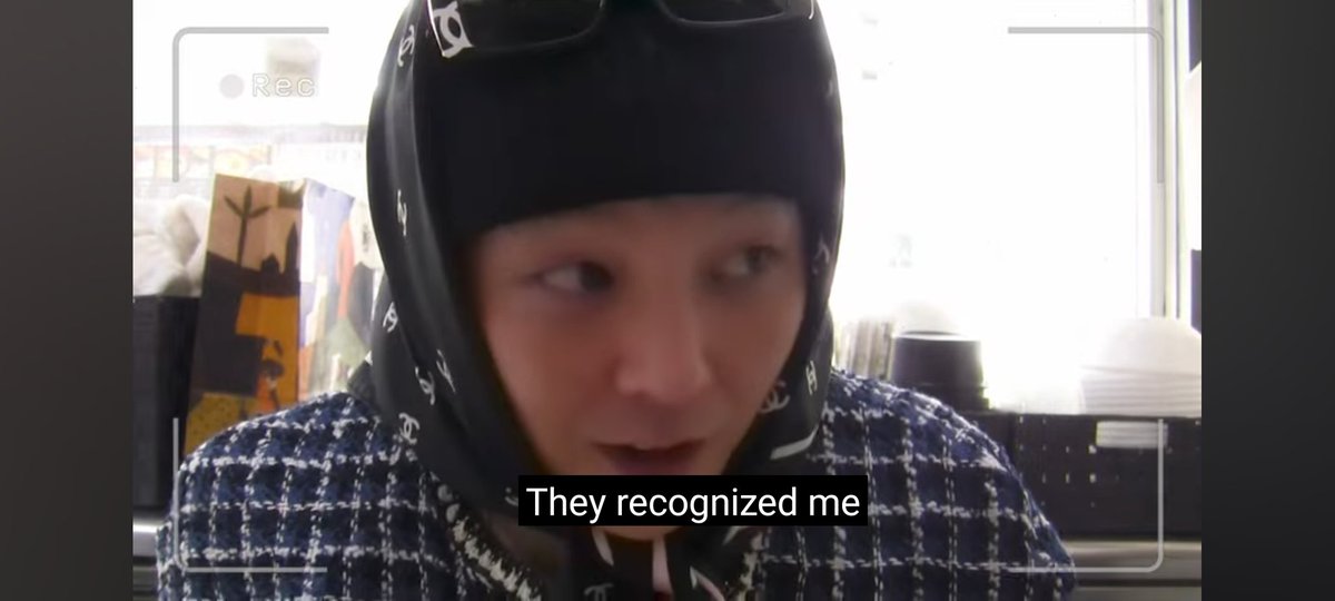 bobohuri's tweet photo. " they recognize me "

You're G-Dragon??? https://t.co/kDjzQAGEeX