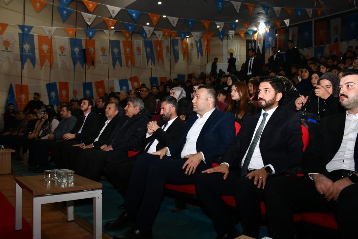 Abdulhalik_Tskn's tweet photo. 📍Patnos 

Gençlik Kolları Genel Başkan Yardımcısı Yusuf İbiş , il Başkanımız İlhami Yıldız , İl Gençlik Kolları Başkanı Halil İbrahim Selçuk,İl Kadın Kolları Başkanı Zeynep Eldem,ilçe Başkanımız Çetin Taşdemir ve değerli teşkilat üyelerimizin katılımıyla Patnos Ak Parti Gençlik Kolları Olağan Kongremize katılım sağladık.Gerçekleştirilen kongre vesilesiyle bayrağı devralan Sn. Ömer Faruk Esin kardeşime Gençliğinle Patnos’a Yön Ver! sloganıyla çıktığı bu hizmet yolunda kendisine başarılar diliyorum .