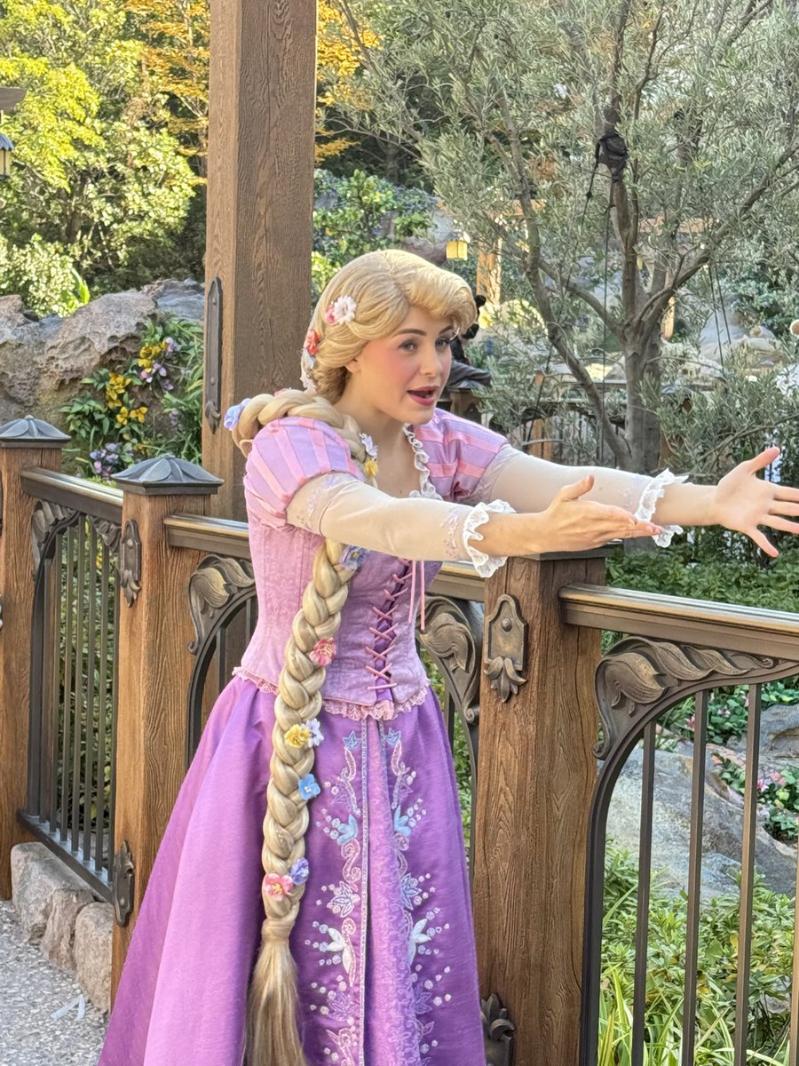 ディズニーシー なんと偶然ラプンツェルに会えました！ わたしの帽子の