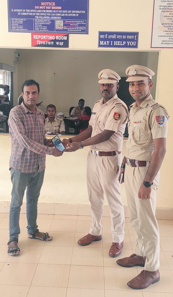 PSPahargaon's tweet photo. *Team PS Pahargaon strikes again! 🚔

✨ Another missing mobile phone recovered and returned to its rightful owner using the CEIR portal, LBS, and diligent field inquiry. #ServingWithDedication @SP_SouthAndaman @DGPANIslands https://t.co/429UtqIcrC