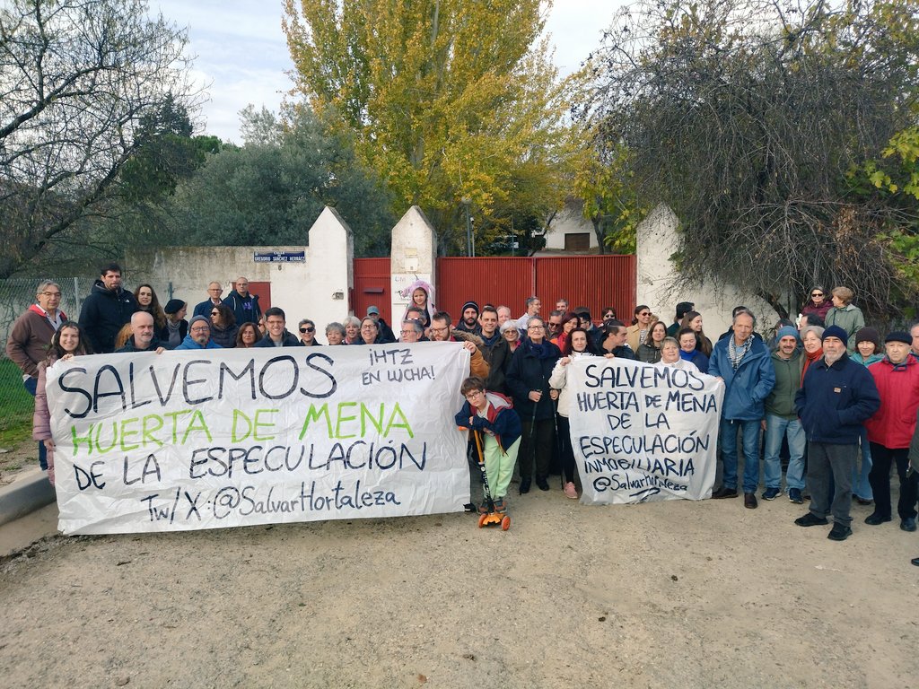 Gracias al centenar de vecinos y vecinas que han participado en el paseo de este domingo a Huerta de Mena, la centenaria finca de Los Almendros de Hortaleza, para conocer su extraordinaria historia.

Vamos a salvarla de la especulación 💪🏼