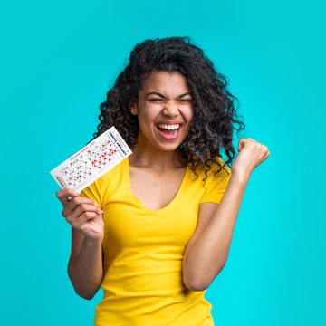 🇫🇷💰 FLASH – Une femme a trouvé un ticket gagnant de jeu à gratter par terre et a remporté 10.000 euros. Elle a annoncé qu’elle s’achètera une maison et, si possible, elle ouvrira une petite société à son nom.