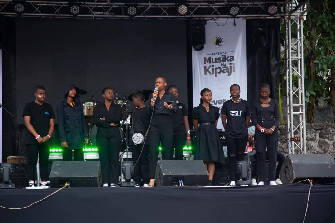 En attendant le verdict des jurés, la restitution du programme #Feminart, a eu lieu dans le festival <a href="/MusikaNaKipaji/">Musika na kipaji</a> , un programme dans lequel 9 filles ont réalisé des créations artistiques après des ateliers sur la gestion rationnelle des déchets.