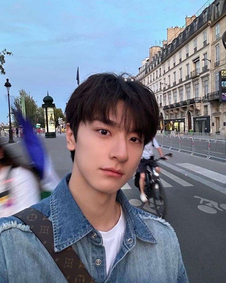 Jonathan. tweet media