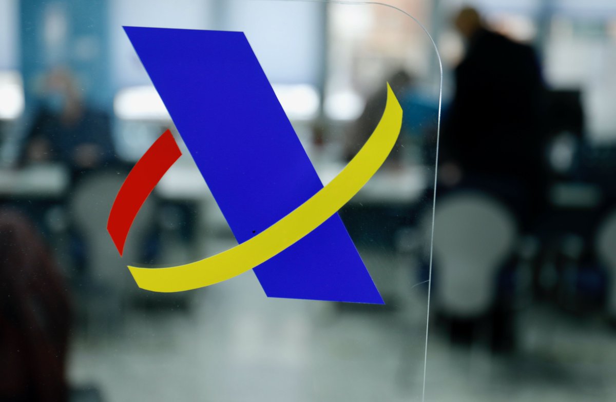 El grupo de hackers Trinity asegura haber hackeado la Agencia Tributaria y dice tener en posesión 560 gigas de datos fiscales de contribuyentes españoles. 

Los hackers pide al Estado español 38 millones de dólares antes de final de año o publicarán todos los datos.