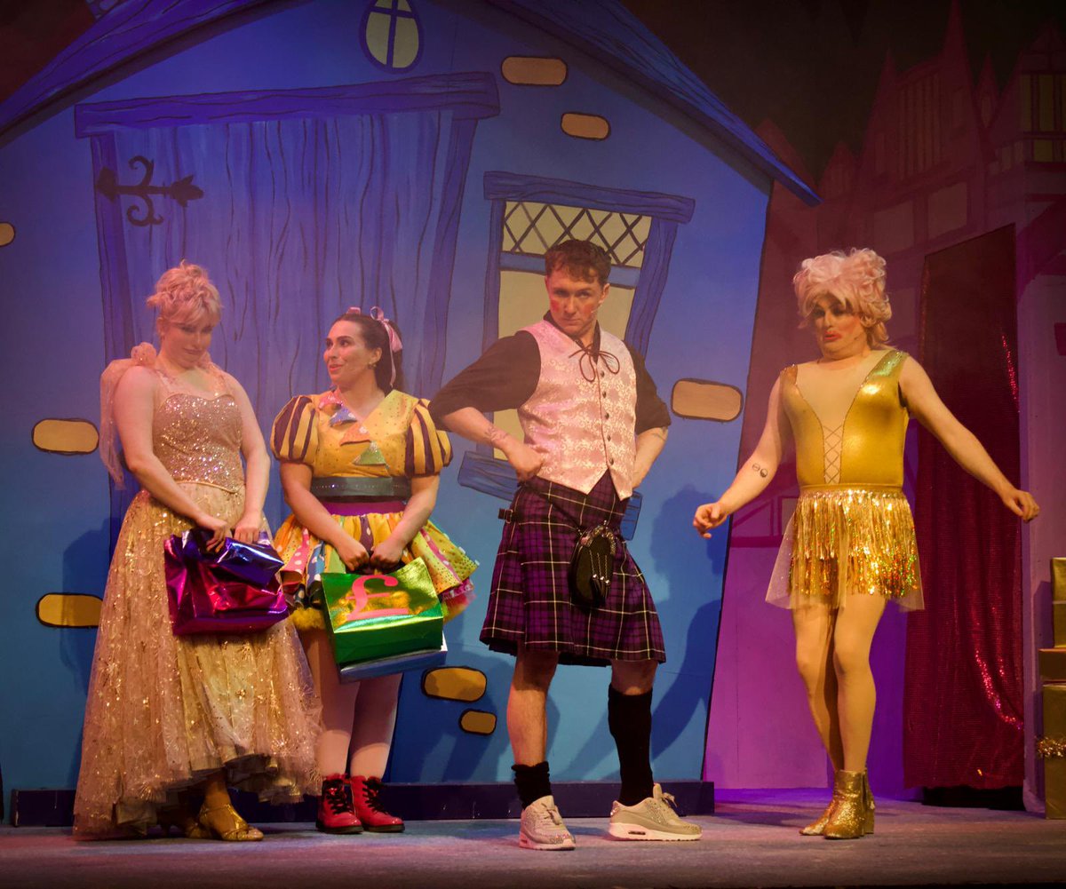 MAW GOOSE is open at <a href="/WebstersTheatre/">Websters Theatre</a> Get down to see this fabulous panto. Tickets insideouttheatreproducrions.com