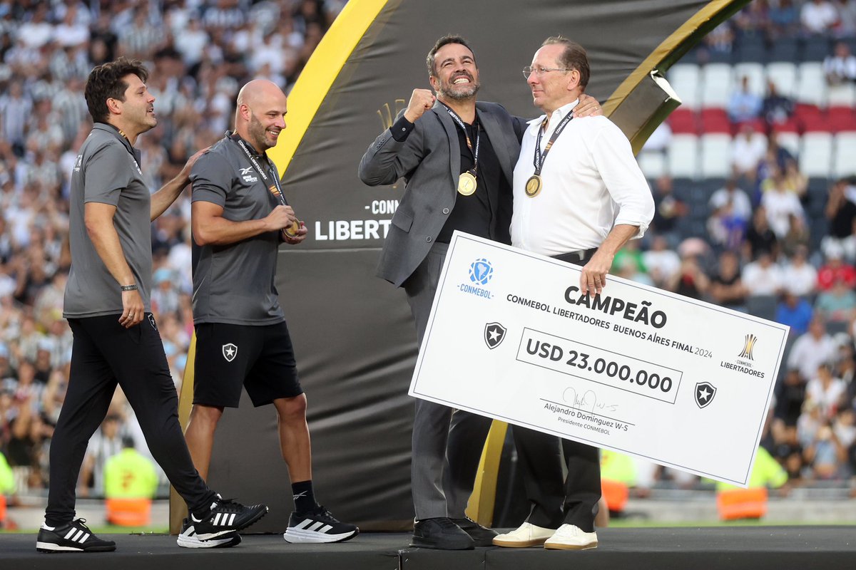 futebol_info's tweet photo. "Foi uma vitória épica. Provavelmente a vitória mais épica da história das finais da Libertadores."

🎙️ Artur Jorge, técnico do Botafogo.
📸 Vítor Silva/BFR