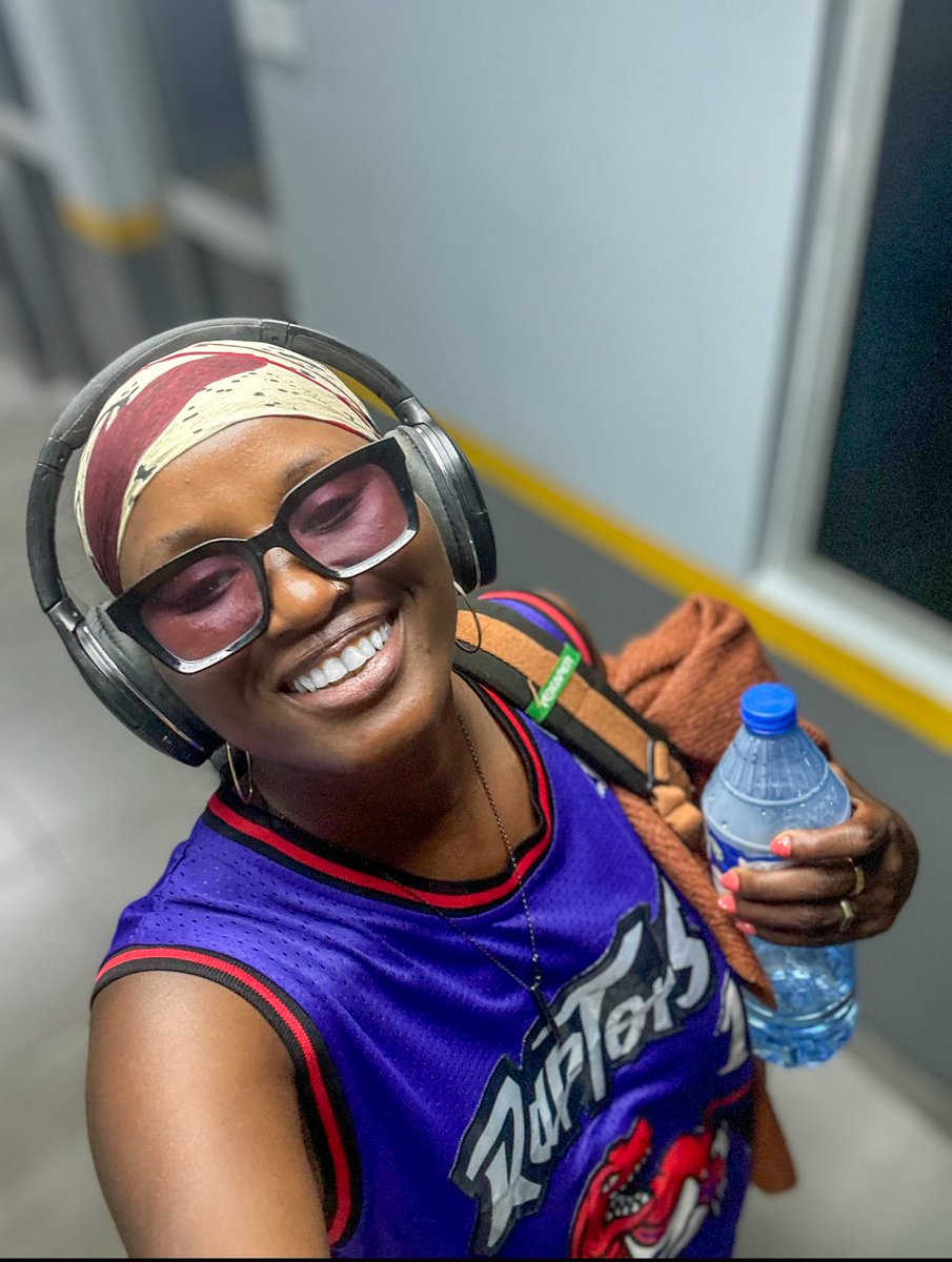 OfficialSuo's tweet image. Back to it. 🎙️🤝
I’ll be your #OfficialPidginCommentator for the double dose of Merseyside vs Manchester drama- #MUNEVE x #LIVMCI
Catch the game live CH203 @SuperSportTV x @dstvng 📺 
Change the language option to pidgin &amp;amp; let’s have a ball eh? ⚽️🔥
#EnergyChief
#ChiefSuo…