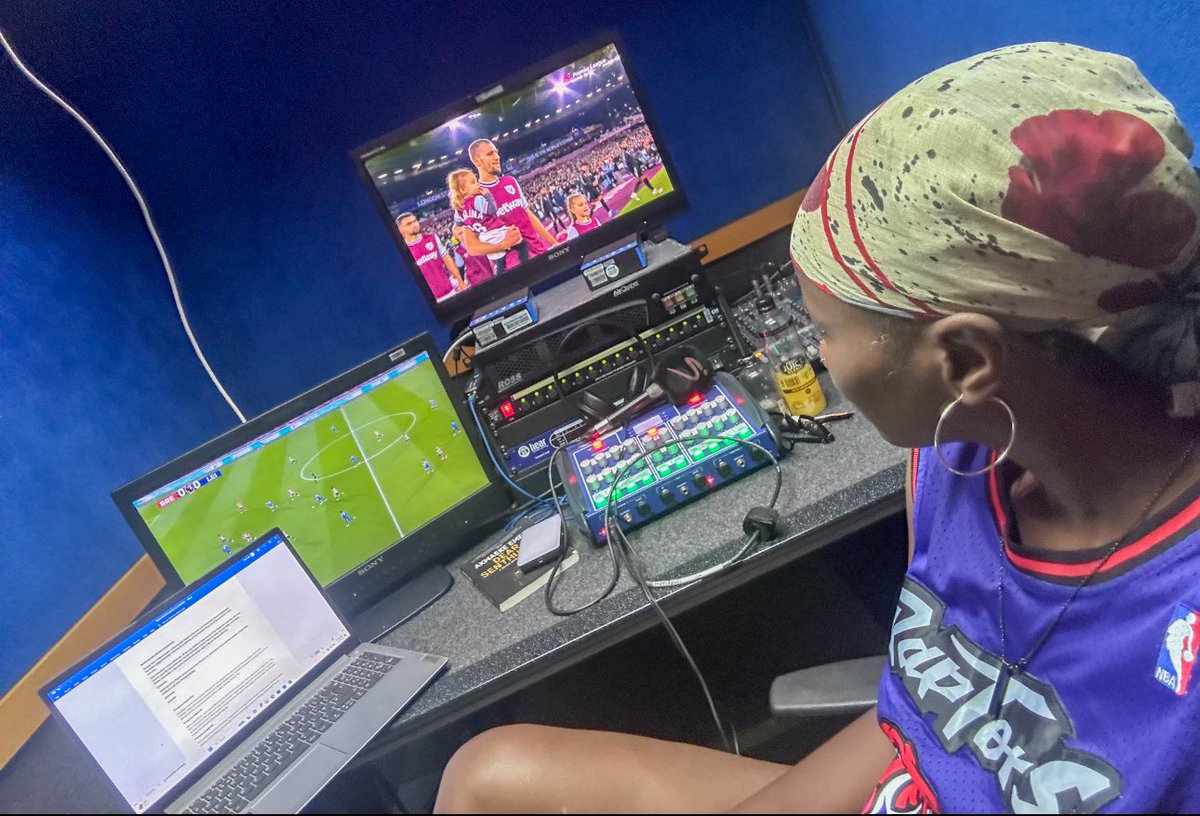 OfficialSuo's tweet image. Back to it. 🎙️🤝
I’ll be your #OfficialPidginCommentator for the double dose of Merseyside vs Manchester drama- #MUNEVE x #LIVMCI
Catch the game live CH203 @SuperSportTV x @dstvng 📺 
Change the language option to pidgin &amp;amp; let’s have a ball eh? ⚽️🔥
#EnergyChief
#ChiefSuo…
