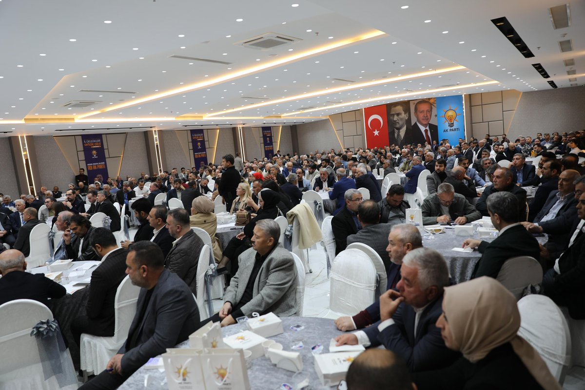AK Parti Adana “Ortak Akıl” Toplantısı

AK Parti Adana İl Teşkilatımızın değerli il delegeleriyle, “Ortak Akıl” toplantımızı gerçekleştirdik.

“İstişarede bereket, birlikte güç var.” anlayışıyla hareket ederek, Adana’mızın geleceği için bir araya geldik.

Bu toplantı, dava ve yol