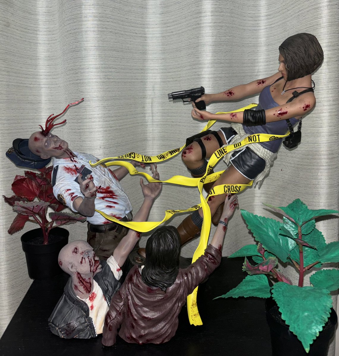 Received this amazing Jill Valentine statue. Thank you <a href="/CapcomUSA_/">Capcom USA</a> 💙✨🥹