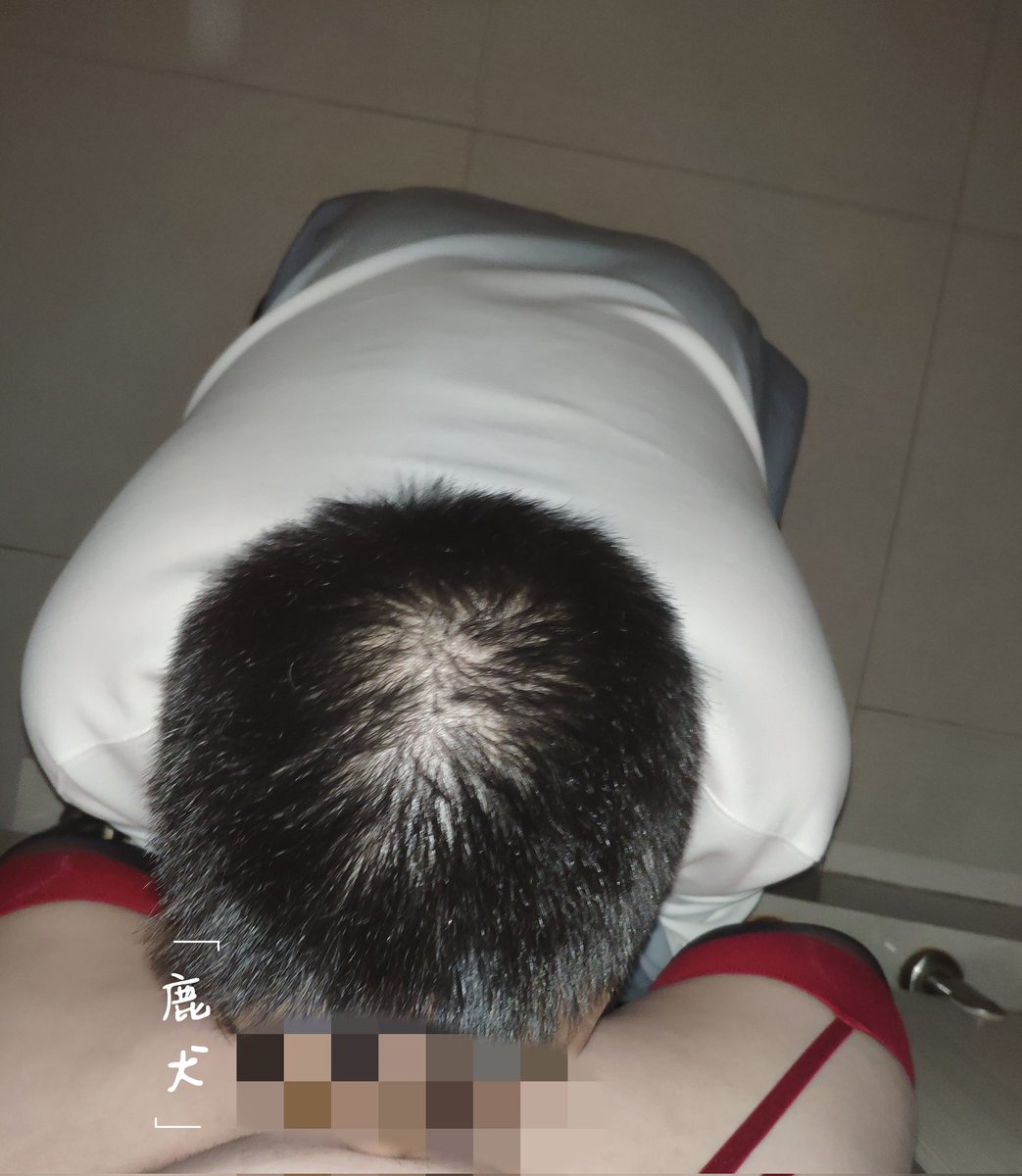 地址：某某高校🚾
起因：小狗想吃小穴了
结果：🐍脚底了
彩蛋：🚹遗留了这条吊带袜

就不公布空投信息了，静待有缘人。
图片因为晚上光线不好，随手拍的 https://t.co/toUx6aBdzQ