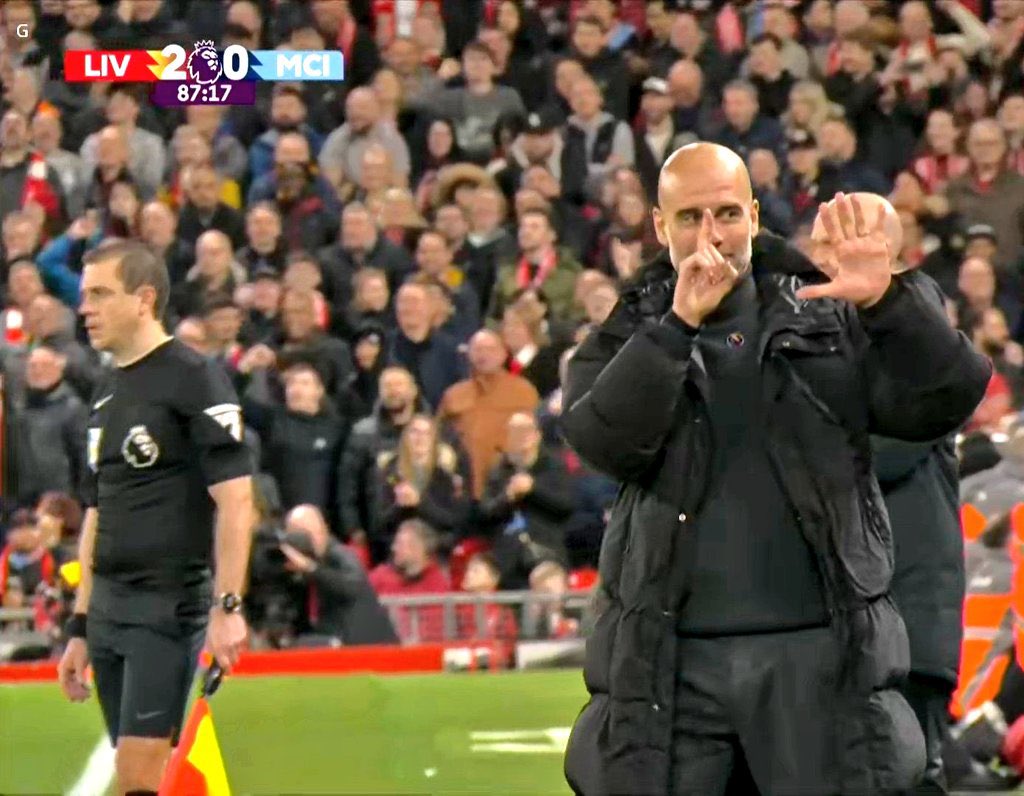 Sir Alex Ferguson didn’t do this for two reasons.

He hasn’t got 13 fingers. And he never lost 6 out of 7 games.