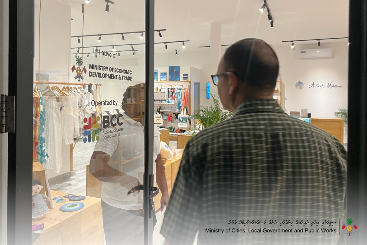 Ministry of Cities, Local Government, Public Works (@moclpmv) on Twitter photo އޮތެންޓިކް މޯލްޑިވްސް ތޮއްޑޫ އައުޓްލެޓަށް ވަޒީރު އާދަމް ޝަރީފު ޢުމަރު ޒިޔާރަތްކުރެއްވުން.
<a href="/Authentic_MV/">AuthenticMaldives</a>
@BCC
<a href="/MoEDmv/">Ministry of Economic Development and Trade</a> އޮތެންޓިކް މޯލްޑިވްސް ތޮއްޑޫ އައުޓްލެޓަށް ވަޒީރު އާދަމް ޝަރީފު ޢުމަރު ޒިޔާރަތްކުރެއްވުން.
<a href="/Authentic_MV/">AuthenticMaldives</a>
@BCC
<a href="/MoEDmv/">Ministry of Economic Development and Trade</a>