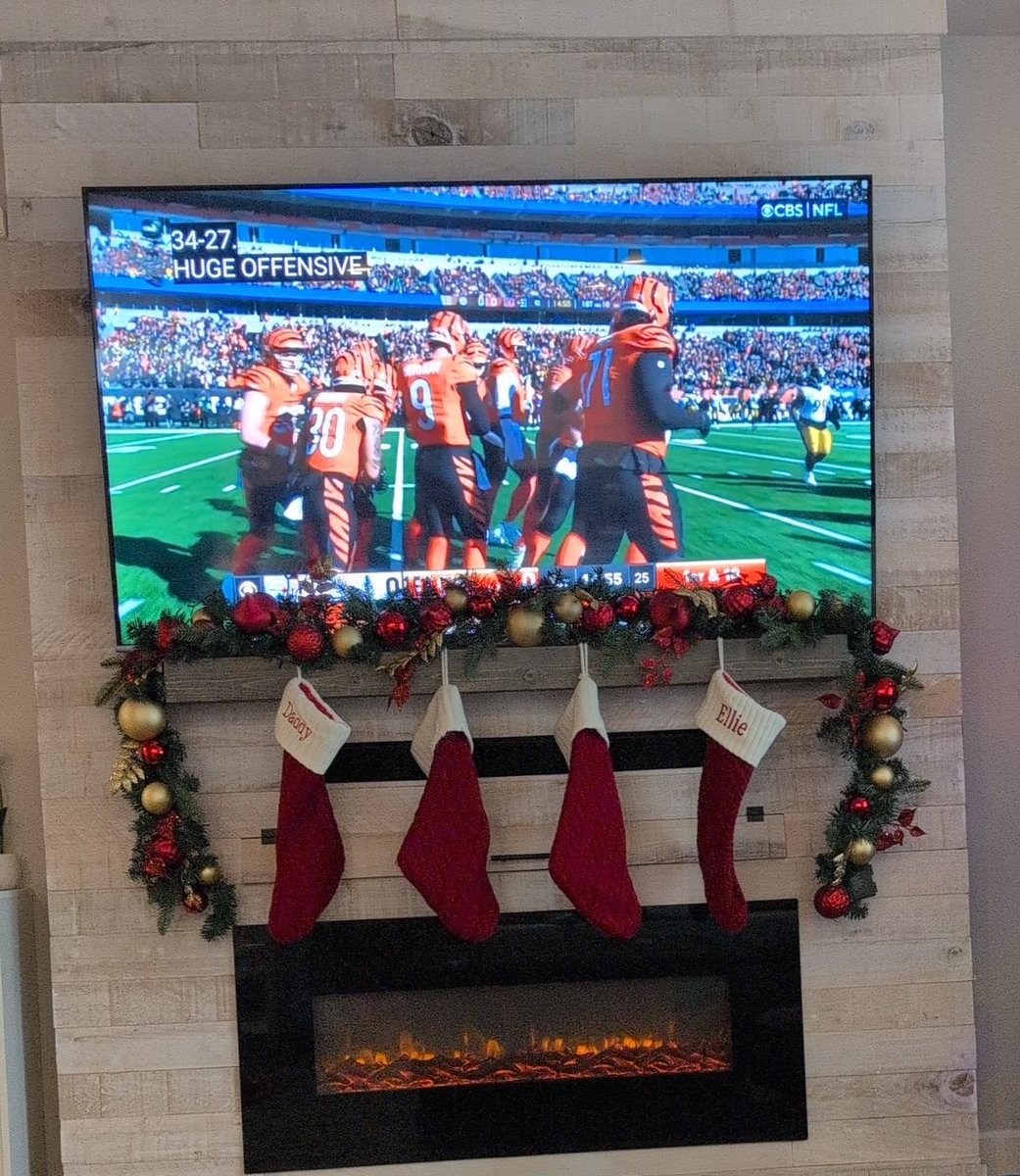 bethjets's tweet photo. Last week I said I was done with the @Bengals, but here we are. 🤣 https://t.co/jSgoH1iZTO