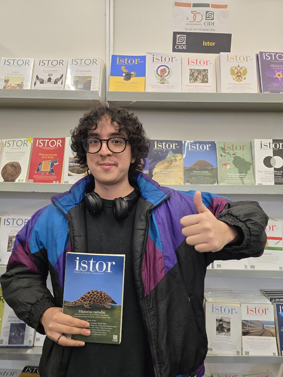 LibrosCIDE's tweet photo. @AndresPortos autor de uno de los capítulos de la nueva revista #istor del @CIDE_MX 

Podrán conseguir este y otros ejemplares en nuestro stand K8 . https://t.co/5FWDWV57Dz