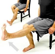 ehsanarj1's tweet image. تصور نکنید برای تقویت عضلات #زانو حتما باید وقت و هزینه باشگاه کنید. با حرکتی بهمین سادگی حتی در محیط کار می‌توانید عضلات زانو را تقویت، از آرتروز پیشگیری و درد آن را کاهش دهید. پا را صاف بالا بیاورید، ده ثانیه مکث کنید. هر روز، ده مرتبه تکرار بفرمایید!
از #درد بدور باشید!