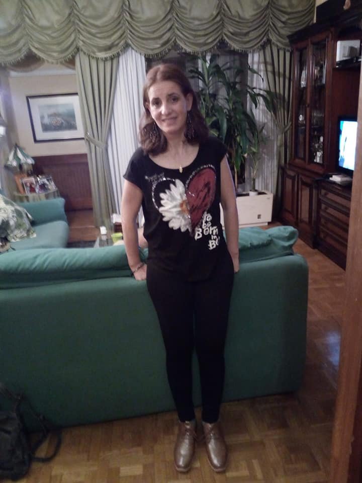 Hace 6 años aún me mantenía en pie con la ayuda de algo en donde apoyarme.
Fue la penúltima cena de navidad de trabajo a la que asistí.
La pérdida de masa muscular ya era muy evidente, había adelgazado 10 kgs de mi peso habitual, la ELA me acompañaba desde hacía más de 2 años.