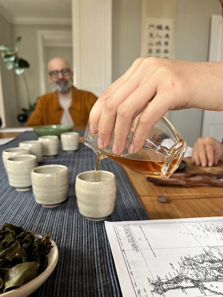 MTarradellas's tweet photo. Avui hem anat a una cerimònia del te de Formosa (Taiwan). Dir q ens ha agradat és quedar-me curta. Ha sigut una gran experiència q ens ha permès conèixer més d’una beguda q ens agrada molt i, a més, ens ha aportat molta pau! Hi volem tornar aviat! #formosateaceremony #mellowsheng https://t.co/pmnaZyVifJ