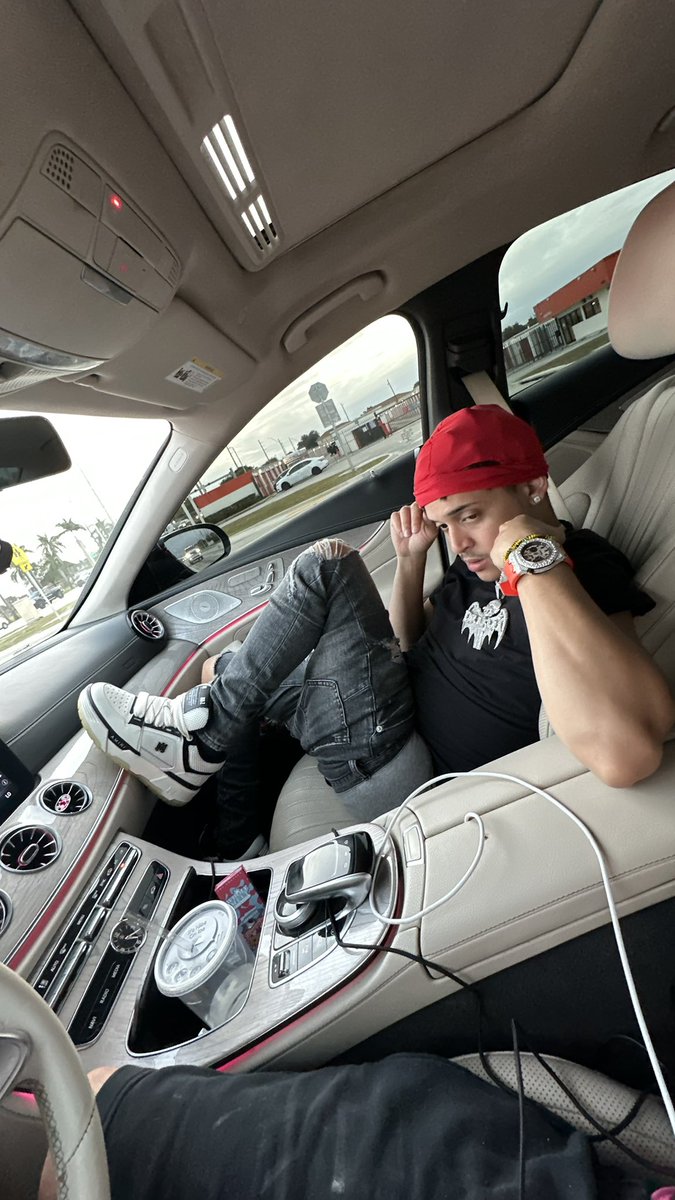 BigDrakula's tweet photo. Back on twitter they took my IG down again https://t.co/t5MXWDQ94o