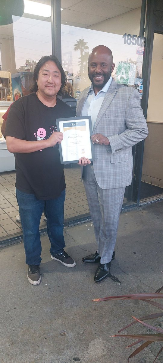AsmMikeGipson's tweet photo. Continually honored to enjoy the bounty of our #AD65 communities!

On this weekend after Thanksgiving, that looks like a visit to @FamilyFishMarke in our local Victoria Park Plaza: frying great seafood for over three decades. Great work!

Standing with me is shop owner, Mr. Jeu. https://t.co/ZNBD7REs99