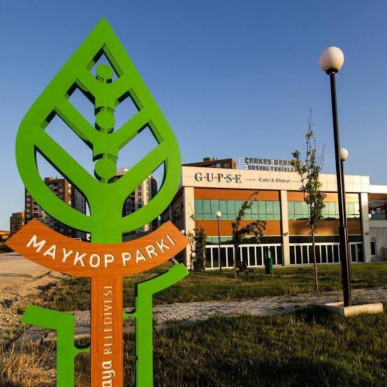 Tamamı Çerkes derneğinin emekleri ve bağışları ile inşa edilen tesise el konulamaz, bu tesis rant için kimseye hibe edilemez. Bu emek gaspıdır. Toplumun sesine kulak verin, eğer halkın partisi iseniz 

<a href="/herkesicinCHP/">CHP 🇹🇷</a> 
<a href="/hcanguner/">Hüseyin Can Güner</a> 
<a href="/eczozgurozel/">Özgür Özel</a> 

#cerkesderneginedokunma