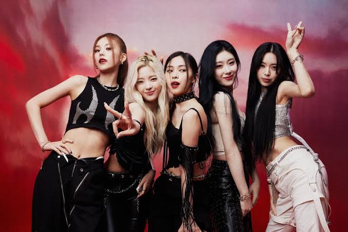 itzychartsdata's tweet photo. [UPDATE] @ITZYofficial is confirmed to Headline the one of biggest New Year festivals called 'NYE AT THE 5TH' festival in BGC, Philippines, on Dec. 31, 2024!

📌 Over 134K people are expected to attend this year festival.

📌 ITZY’s 1st headlining since "Head In The Clouds" 2023. https://t.co/wnuuVHc640