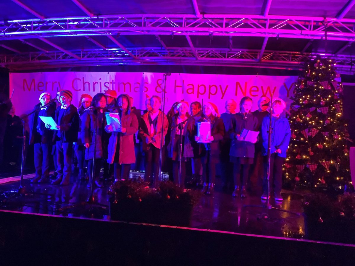 ADMAT_WHA's tweet photo. What a lovely end we had to the school week on Friday! We made decorations and displayed them on our Christmas tree in St Mary's Church.
Some of our Key Stage Two pupils then performed on stage singing three Christmas songs. Excellent community spirit everyone! https://t.co/o8SadO8frz