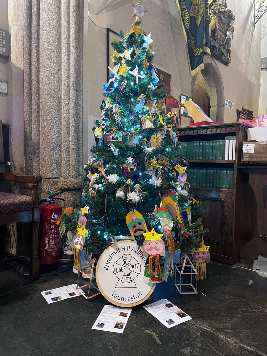 What a lovely end we had to the school week on Friday! We made decorations and displayed them on our Christmas tree in St Mary's Church.
Some of our Key Stage Two pupils then performed on stage singing three Christmas songs. Excellent community spirit everyone!