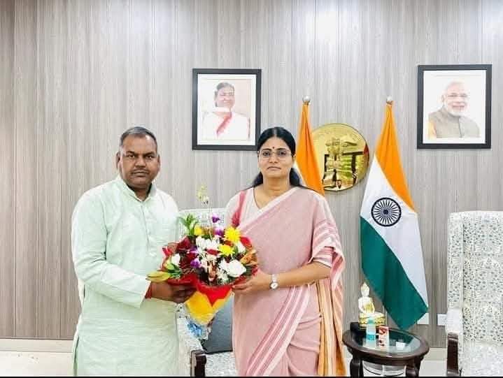 Dharmen83775958's tweet photo. हम सब के अभिभावक व मार्गदर्शक परम् आदरणीय श्री Ram Niwas Verma जी #नेता_विधान_मण्डल_दल,#विधायक_नानपारा Apna Dal-S जी आपको जन्मदिन की बहुत बहुत बधाई एवं शुभकामनाएं 💐🙏🙏 https://t.co/7wgdIknK6w