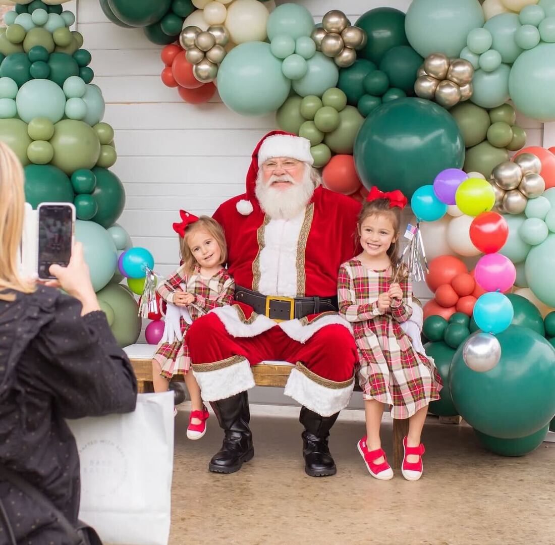 Celebrate the season at Stomping Grounds with @minglemkt Annual Holiday Market on December 7th from 10am-4pm! 🎊😍 Enjoy over 30 fantastic local artisans, delicious food, and a little holiday magic with Santa. Make sure to make that list and check it twi… instagr.am/p/DDC7p5fJMRY/