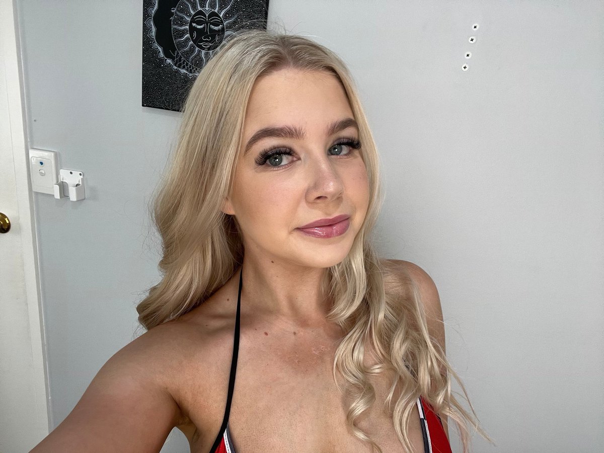 Kylejuana34's tweet photo. Hello there it a new month and almost the end of the year Christmas is also around the corner❤️🔥🔥🔥 https://t.co/MtGeGHFBrg