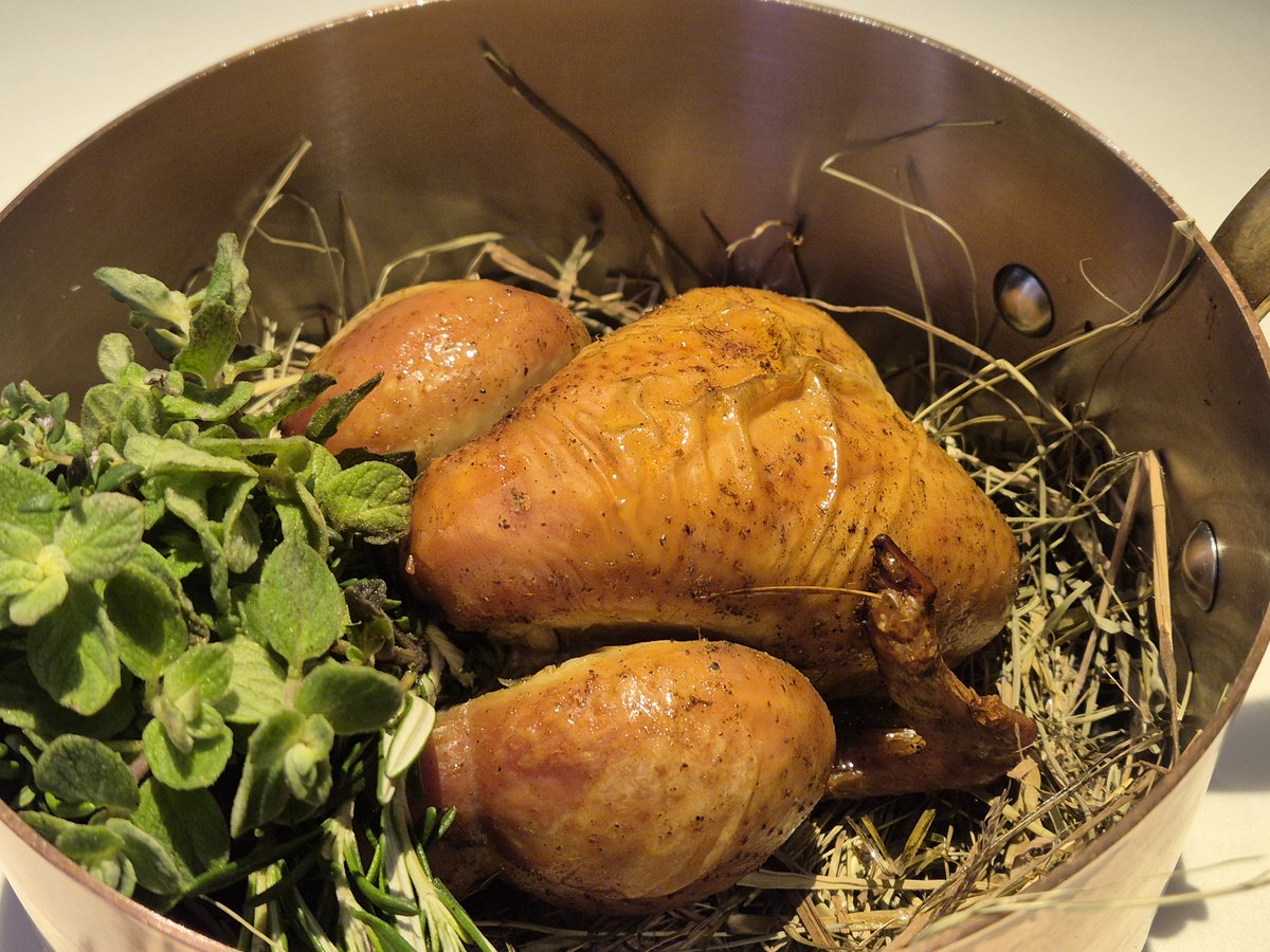 Mi nuevo post sobre <a href="/COMErestaurant/">COME by Paco Méndez</a>  <a href="/PacoMendezV/">Paco Méndez</a>  ⭐️ #BCN 
Alto refinamiento de los sabores mexicanos. 
Excelente su versión de la ensalada César y delicioso "coquelet" asado entero en cocotte de heno.

tinyurl.com/3sfryvr