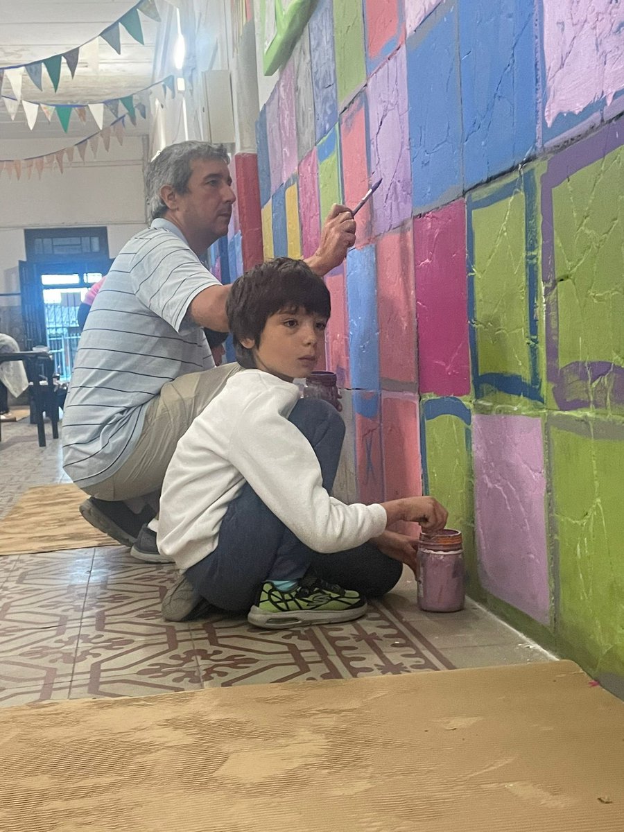 El mejor programa para un domingo lluvioso: pintar murales en la Escuela 191 (Barrio Las Acacias) y saber que el lunes todos los niños van a disfrutarlo! Gracias Stephen Jakter de <a href="/YPO/">YPO</a> y Fundacion Escuelas Vinculadas por organizarlo y Vivían Alterwain por diseñarlo!