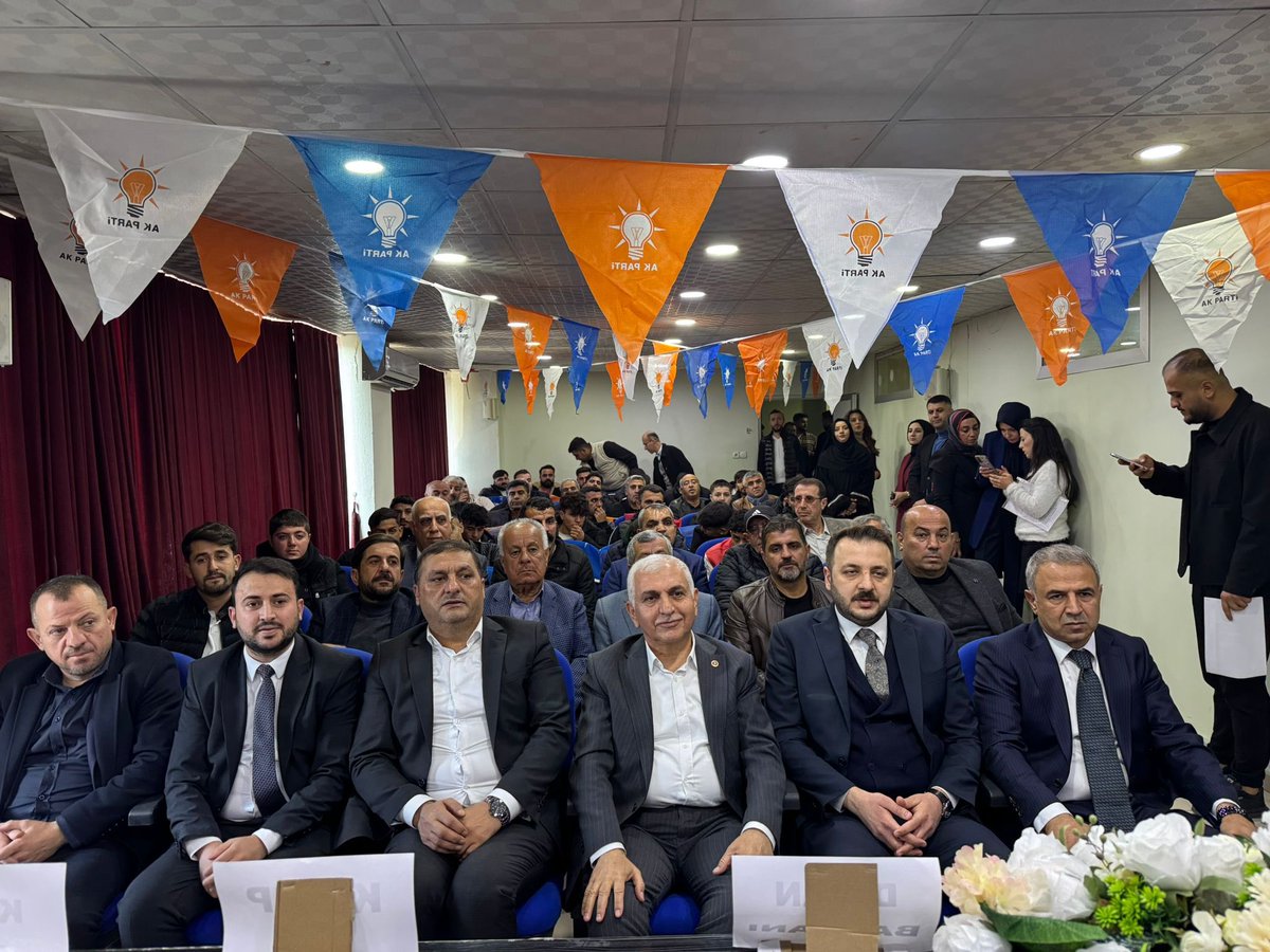 akgencliksiirt's tweet photo. 📍Kurtalan 

AK Gençlerimizin büyük enerjisi ve heyecanı ile Kurtalan İlçe Gençlik Kolları 7. Olağan Kongremizi gerçekleştirdik. Kongremizin hayırlara vesile olmasını diliyoruz .

AK Gençlerimizle geleceğe yön vereceğiz, Türkiye Yüzyılı’nı birlikte inşa edeceğiz! https://t.co/w0HMJm7imR