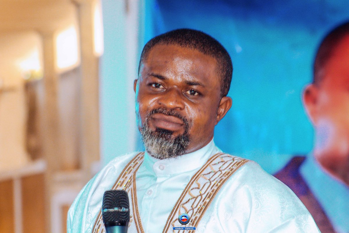 We communicate with the father through prayer and He communicates His mind through prophecies 

#embassyoffire #apostledrdbadebayo #SundayService #ChurchWithoutWalls #prophecy #theprophetic