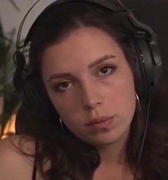 #Shurjoka wenn sie sieht, dass eine feministische Frau wie @Lehrenfrau_  mit ihrer humorvollen &amp; lockeren Art Erfolg hat und auch über ernste Themen sprechen kann, ohne dabei komplett verbittert &amp; von oben herab zu wirken.