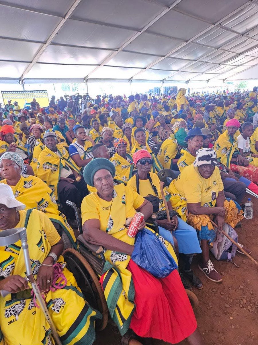 PhophiRamathuba's tweet image. Limpopo never disappoints, hence we dare not fail our people!!!🖤💚💛. Thabazimbi was on 🔥🔥🔥🔥 today 🖤💚💛🖤💚💛Victory is certain